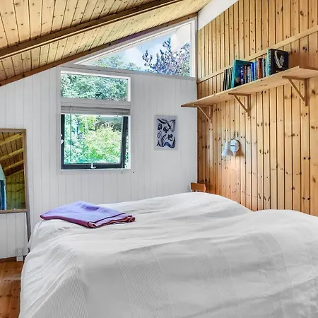 Feriehus 2 Bedroom Pet Friendly In *