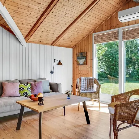 Feriehus 2 Bedroom Pet Friendly In *