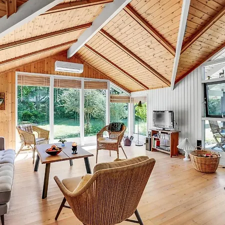 2 Bedroom Pet Friendly In *