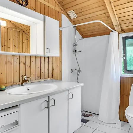 Feriehus 2 Bedroom Pet Friendly In *